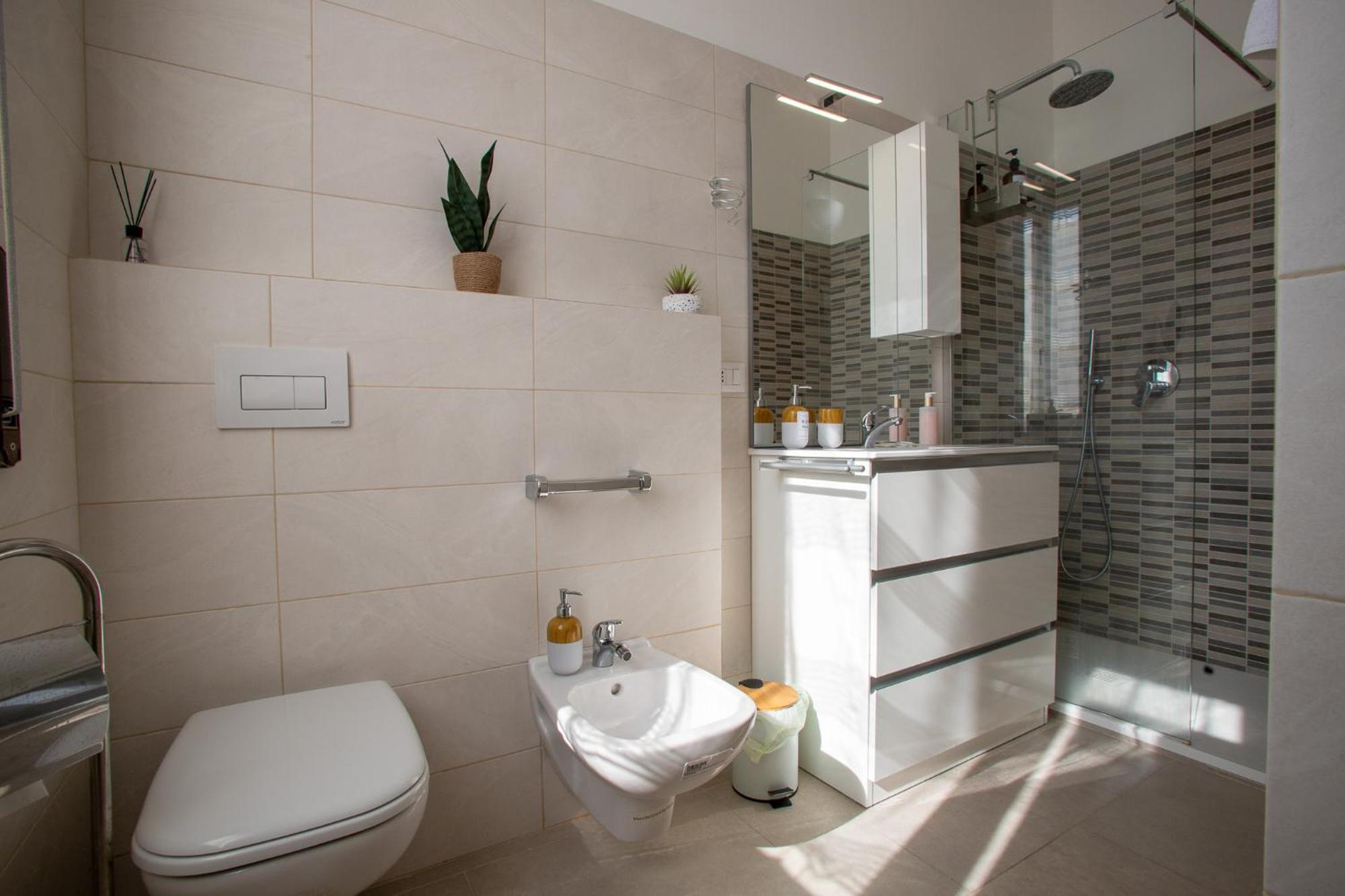 Blue's Place - Vicino Stazione Chiasso * Como